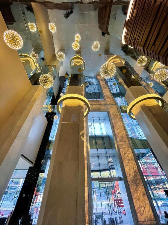 Safi Royal Luxury Metropolitan Hotell San Pedro Garza Garcia Exteriör bild The interior of the shopping mall