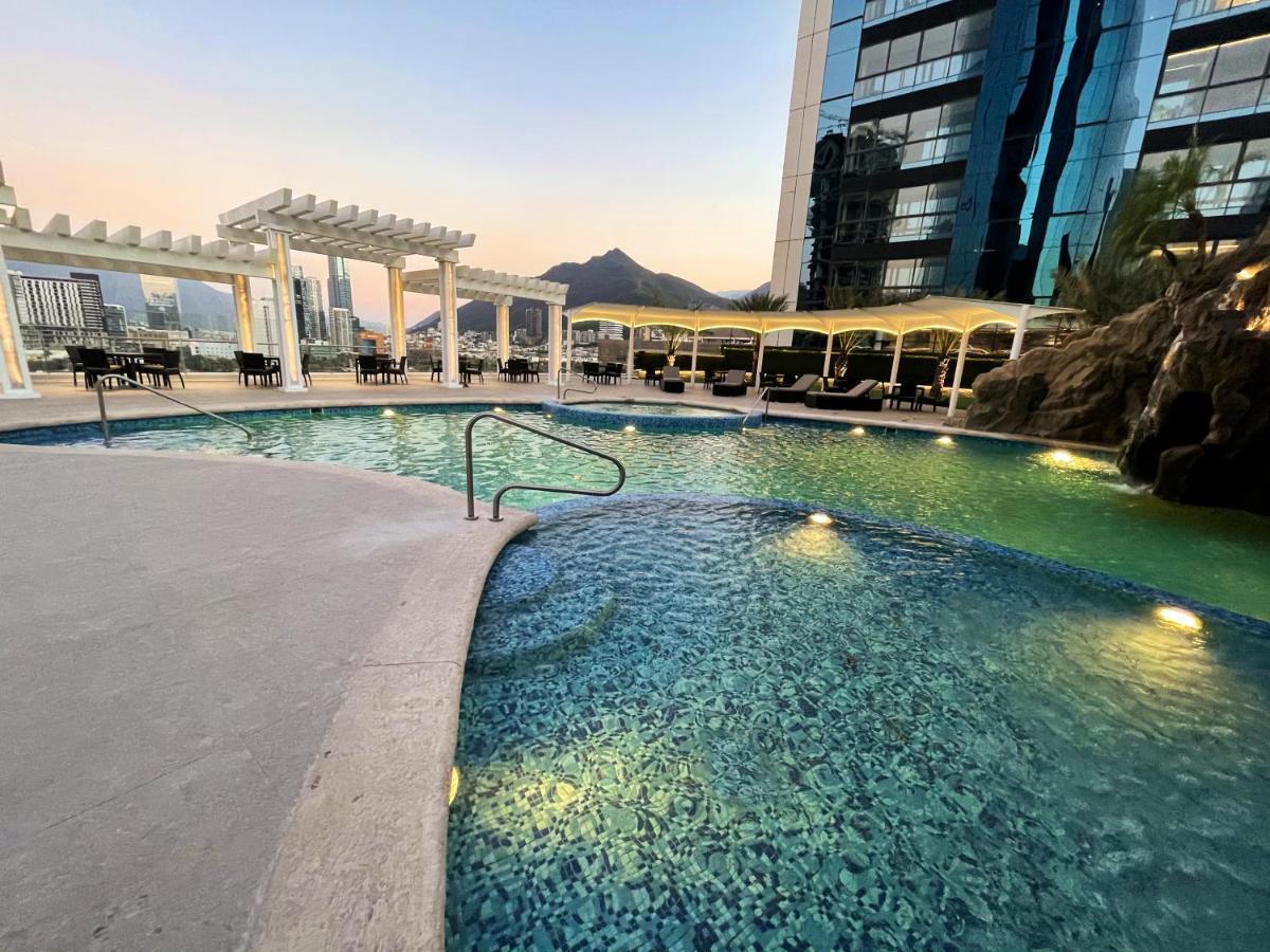 Safi Royal Luxury Metropolitan Hotell San Pedro Garza Garcia Exteriör bild The pool at the Ritz-Carlton, Scottsdale