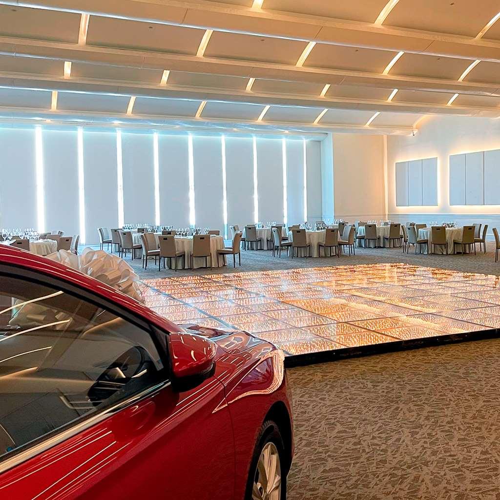 Safi Royal Luxury Metropolitan Hotell San Pedro Garza Garcia Bekvämligheter bild The interior of the new terminal