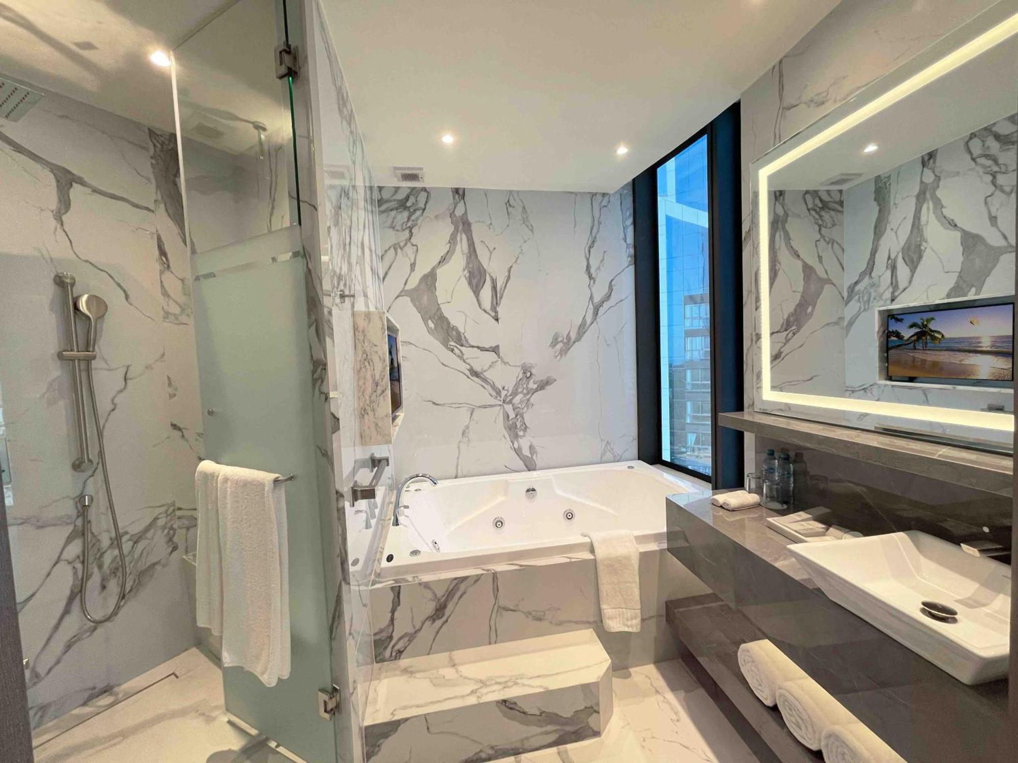 Safi Royal Luxury Metropolitan Hotell San Pedro Garza Garcia Exteriör bild Bathroom