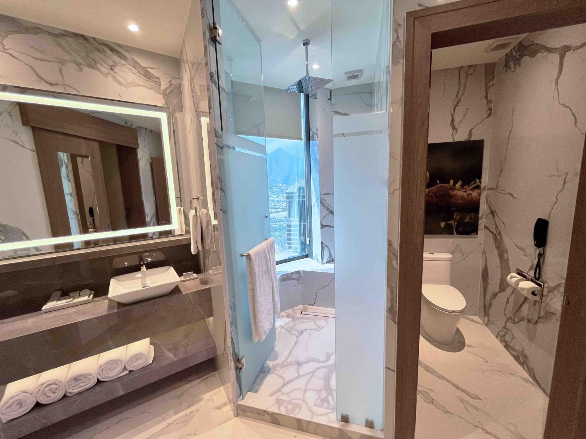 Safi Royal Luxury Metropolitan Hotell San Pedro Garza Garcia Exteriör bild Bathroom