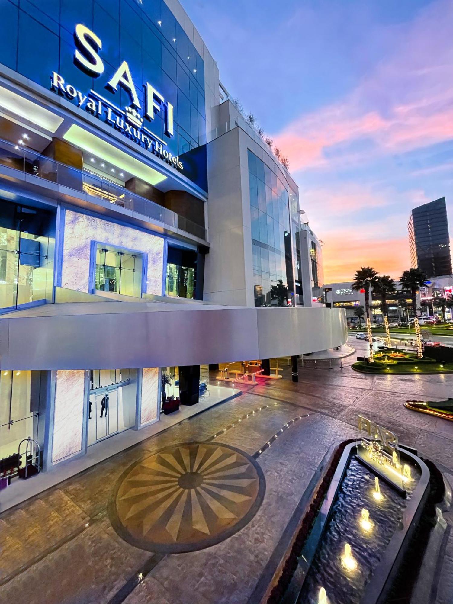 Safi Royal Luxury Metropolitan Hotell San Pedro Garza Garcia Exteriör bild The Village Outlets